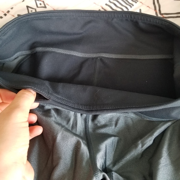 Fabletics Salar Statment Powerhold Green Shimmer Colorblock leggings - Picture 12 of 12